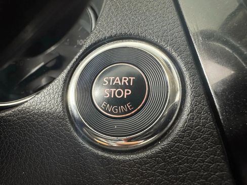 Used 2020 Nissan Rogue SV image 17