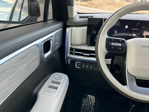 Used 2025 Hyundai Santa Fe Calligraphy image 17