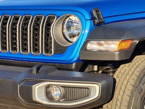 New 2026 Jeep Gladiator Sport AWD/4WD image 10