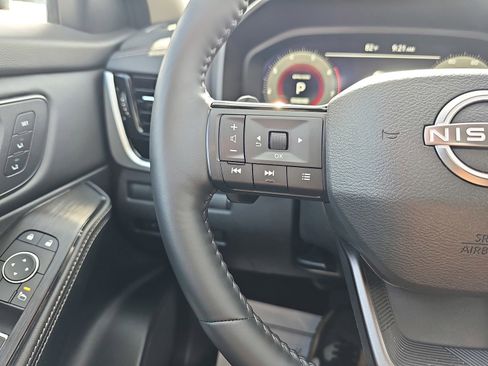Used 2025 Nissan Rogue SL w/ Tech Package FWD image 19