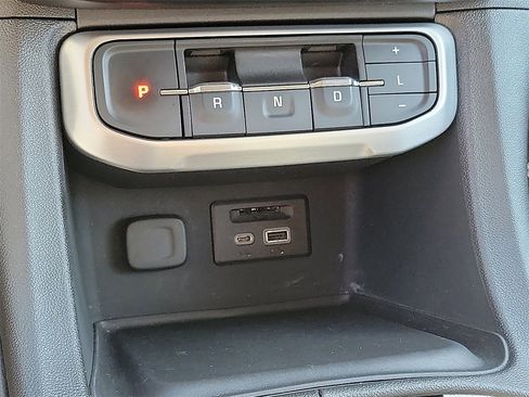 Used 2023 GMC Acadia SLT image 12