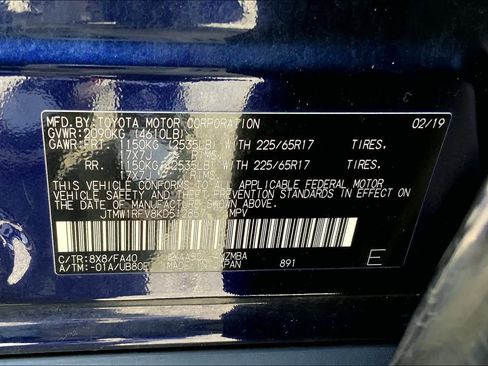 Used 2019 Toyota RAV4 XLE w/ Convenience Package FWD image 28