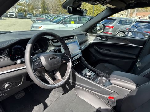 New 2026 Jeep Grand Cherokee Altitude image 12