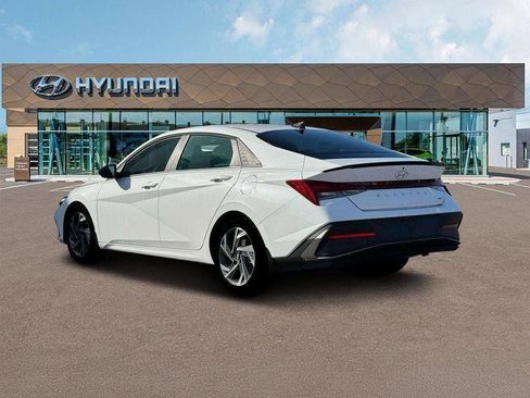 New 2025 Hyundai Elantra SEL image 5