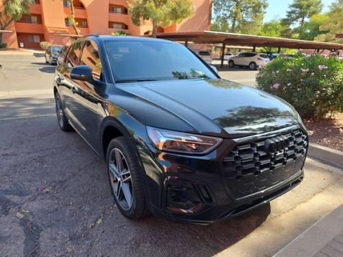 Used 2024 Audi Q5 e Premium Plus w/ Premium Plus Package AWD/4WD image 3