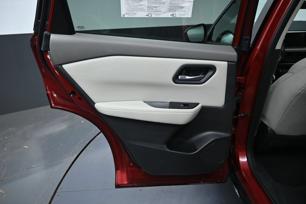 Used 2025 Nissan Rogue SV FWD image 19