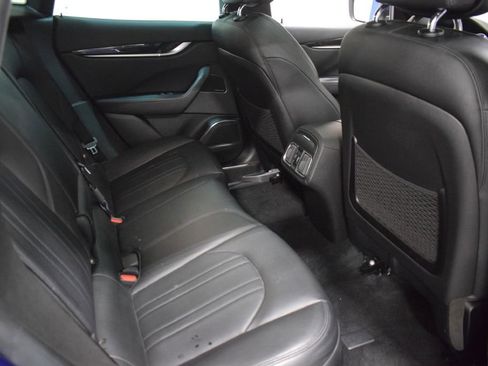 Used 2021 Maserati Levante image 17