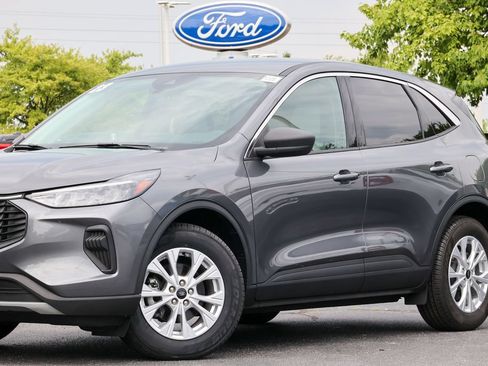 Used 2023 Ford Escape Active w/ Cold Weather Package FWD image 18