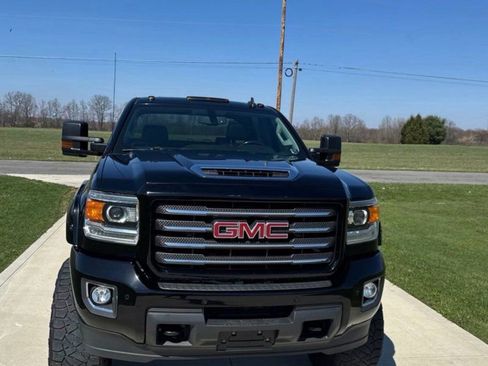 Used 2018 GMC Sierra 2500 SLT w/ All Terrain HD Package image 5