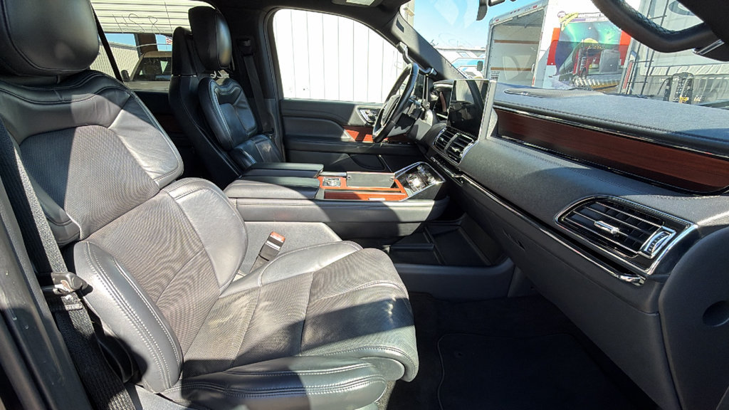 Used 2023 Lincoln Navigator Reserve RWD image 28