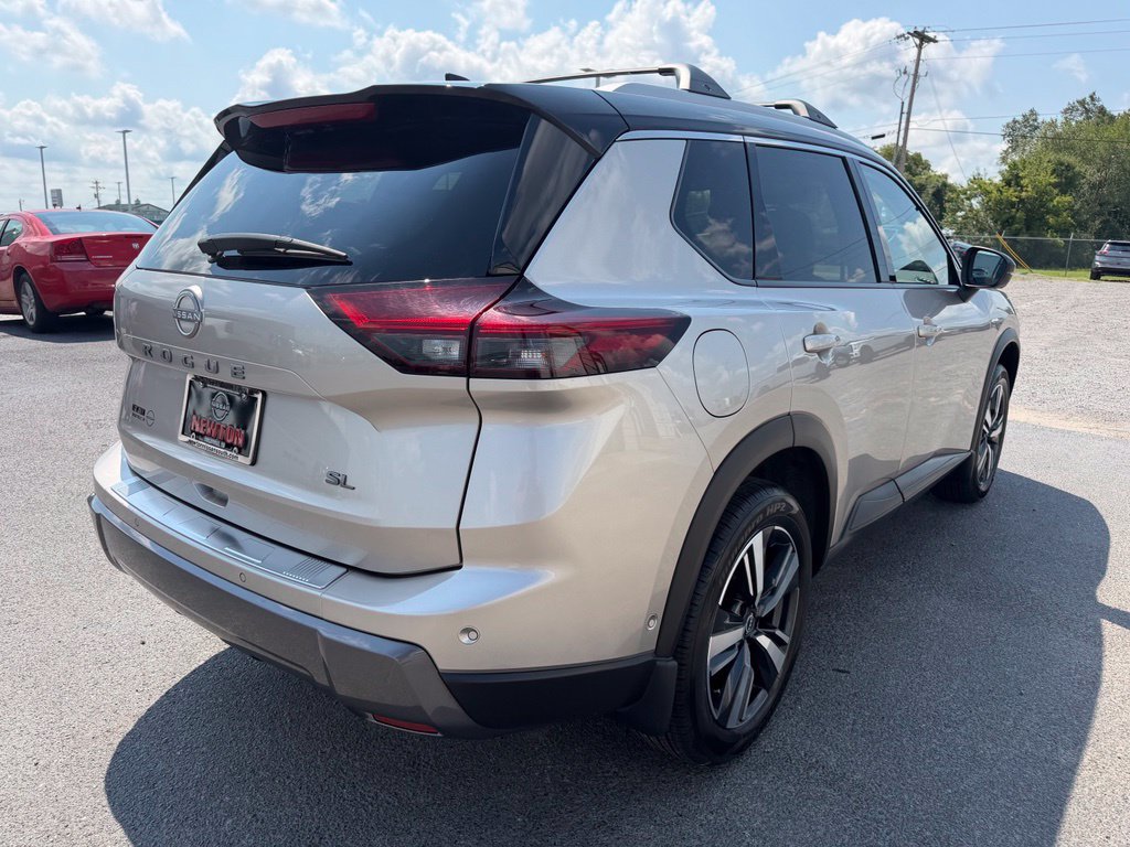 Used 2025 Nissan Rogue SL FWD image 30