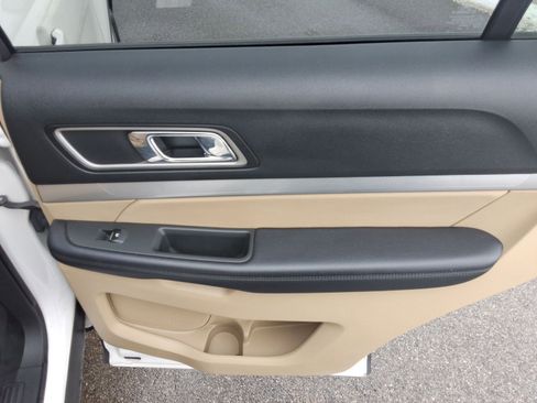 Used 2017 Ford Explorer XLT w/ Equipment Group 202A image 25