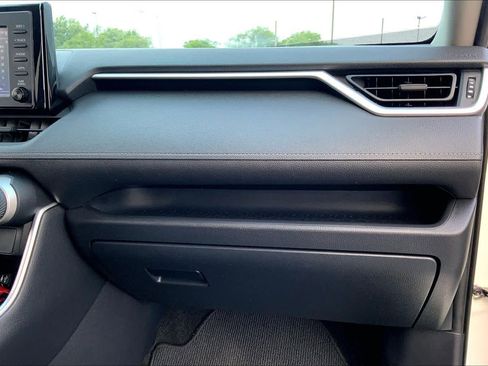 Used 2019 Toyota RAV4 XLE FWD image 18