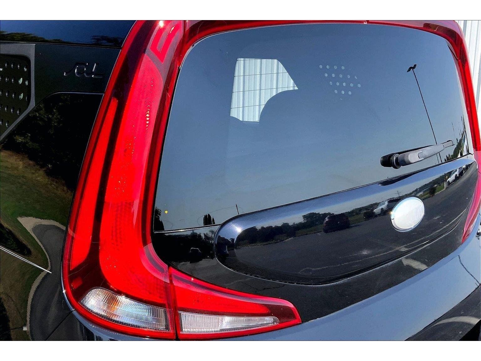 Used 2020 Kia Soul LX FWD image 23