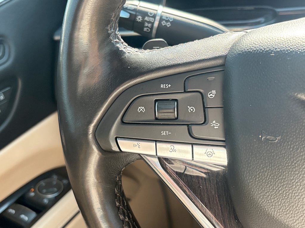 Used 2023 Cadillac Escalade Premium Luxury w/ Performance Package AWD/4WD image 33