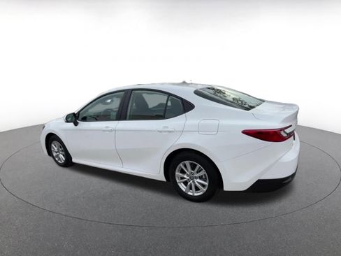 Used 2025 Toyota Camry LE image 10