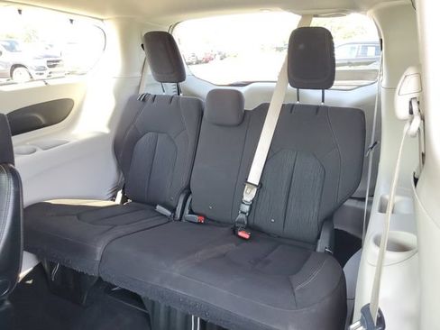 Used 2017 Chrysler Pacifica Touring Plus w/ Tire & Wheel Group FWD image 35