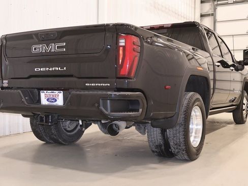 Used 2026 GMC Sierra 3500 Denali Ultimate image 9