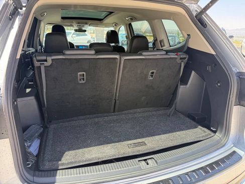 Used 2024 Volkswagen Atlas SE w/ Panoramic Sunroof Package FWD image 23