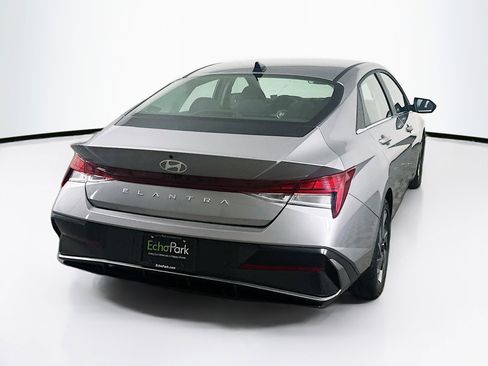 Used 2025 Hyundai Elantra SEL FWD image 9