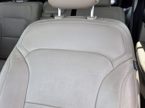 Certified 2019 Ford Explorer Limited FWD image 9