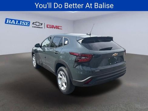 New 2026 Chevrolet Trax LS w/ LS Convenience Package FWD image 5