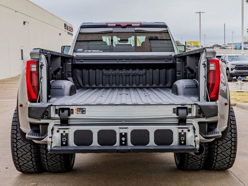 Used 2024 GMC Sierra 3500 Denali w/ Denali Reserve Package AWD/4WD image 9