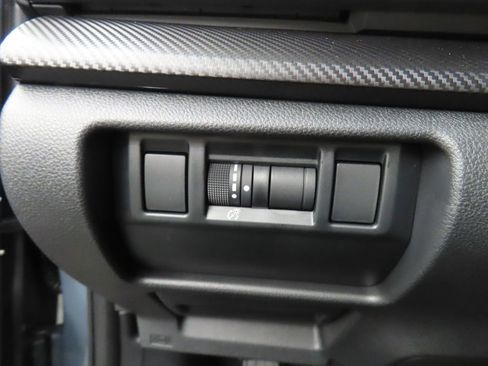 Used 2025 Subaru Crosstrek 2.0i Premium image 35