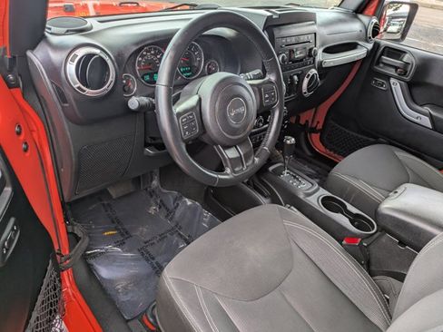 Used 2015 Jeep Wrangler Unlimited Sahara w/ Connectivity Group AWD/4WD image 10