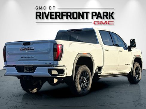 Used 2025 GMC Sierra 2500 AT4 w/ AT4 Premium Plus Package image 3