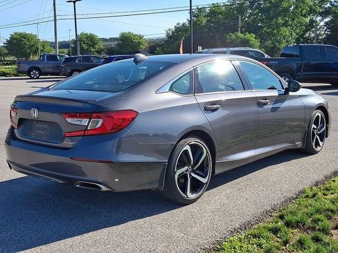 Used 2018 Honda Accord Sport image 2
