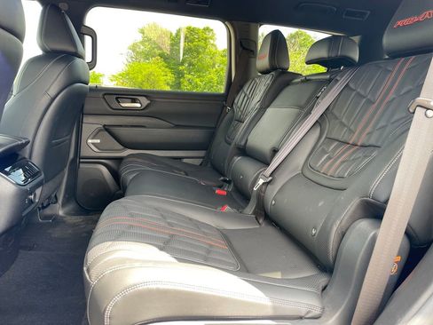 Used 2025 Nissan Armada PRO-4X w/ Pro-4X Premium Package AWD/4WD image 11