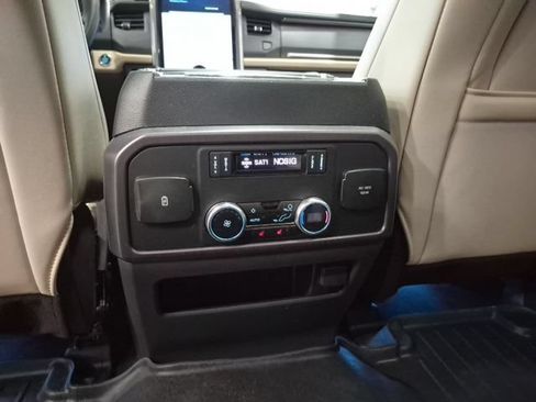 Used 2024 Ford Expedition Platinum AWD/4WD image 21