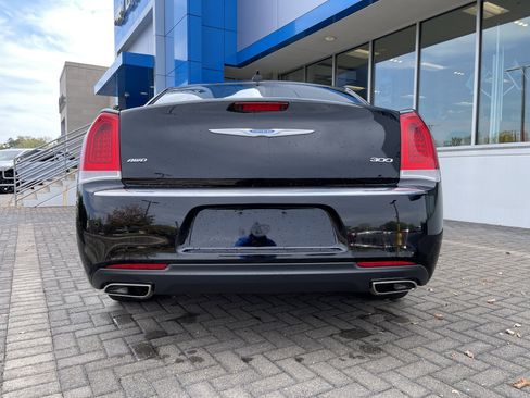 Used 2022 Chrysler 300 Touring image 4