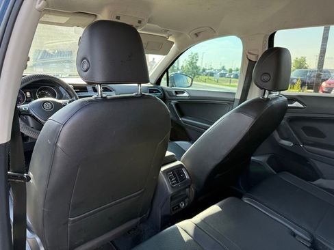 Used 2018 Volkswagen Tiguan SE w/ 18" Alloy Wheels Package FWD image 9