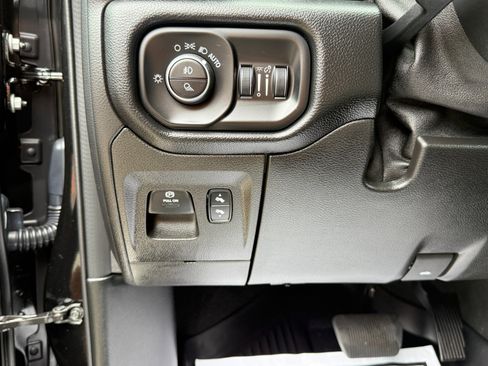 Used 2019 RAM 1500 Big Horn image 18