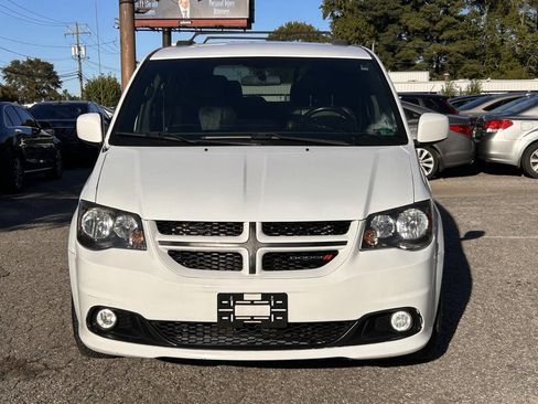 Used 2016 Dodge Grand Caravan R/T image 3