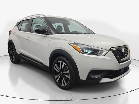 Used 2020 Nissan Kicks SR FWD image 2