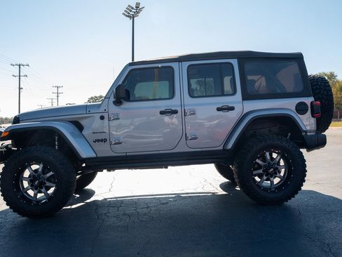 Used 2018 Jeep Wrangler Unlimited Sahara image 4