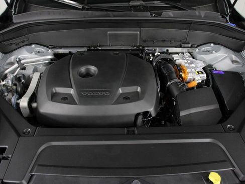 New 2026 Volvo XC90 T8 Plus w/ Protection Package Premier image 12