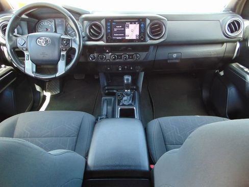Used 2018 Toyota Tacoma TRD Sport AWD/4WD image 22