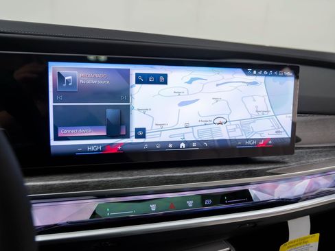 New 2026 BMW 750e xDrive AWD/4WD image 34