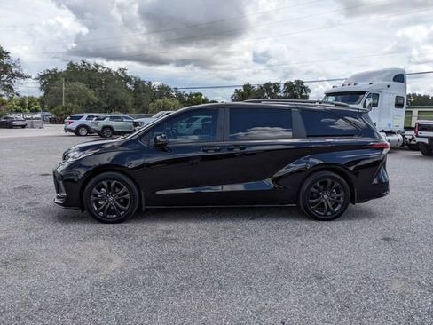 Used 2025 Toyota Sienna XSE w/ XSE Plus Package FWD image 7