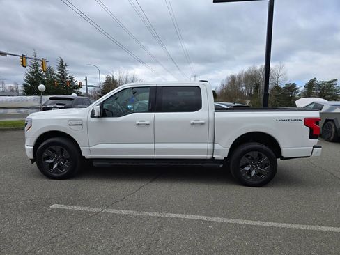 Used 2022 Ford F150 Lightning Lariat image 8