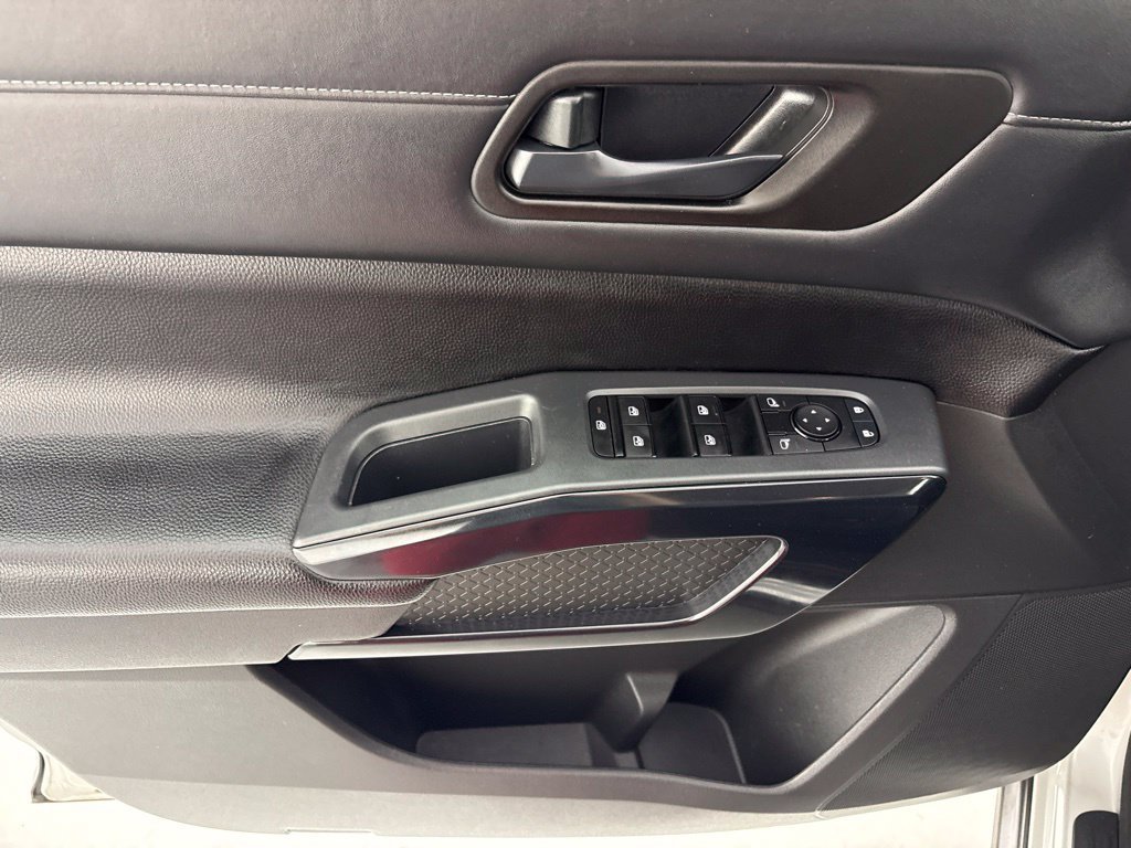 Used 2024 Nissan Pathfinder SV FWD image 26