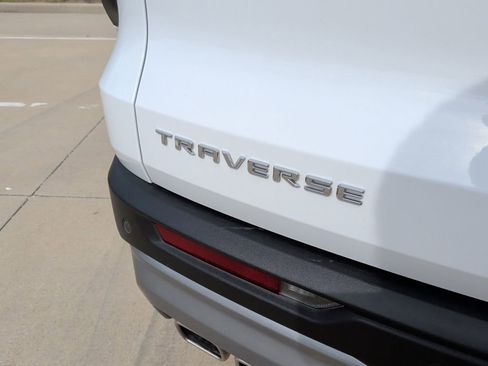 Used 2025 Chevrolet Traverse LT w/ Driver Confidence Package image 44