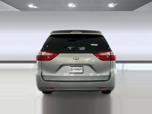 Used 2016 Toyota Sienna XLE w/ XLE Navigation Package FWD image 10