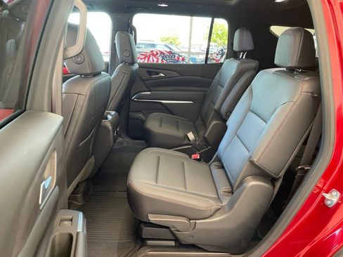Used 2025 Chevrolet Traverse Z71 w/ Driver Confidence Package AWD/4WD image 12