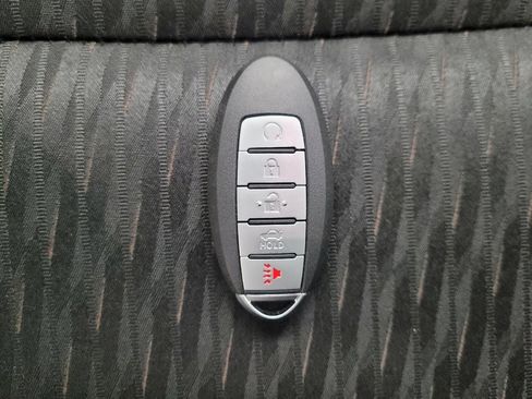 Used 2020 Nissan Rogue SV image 32