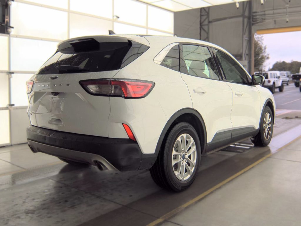 Used 2022 Ford Escape SE FWD image 2